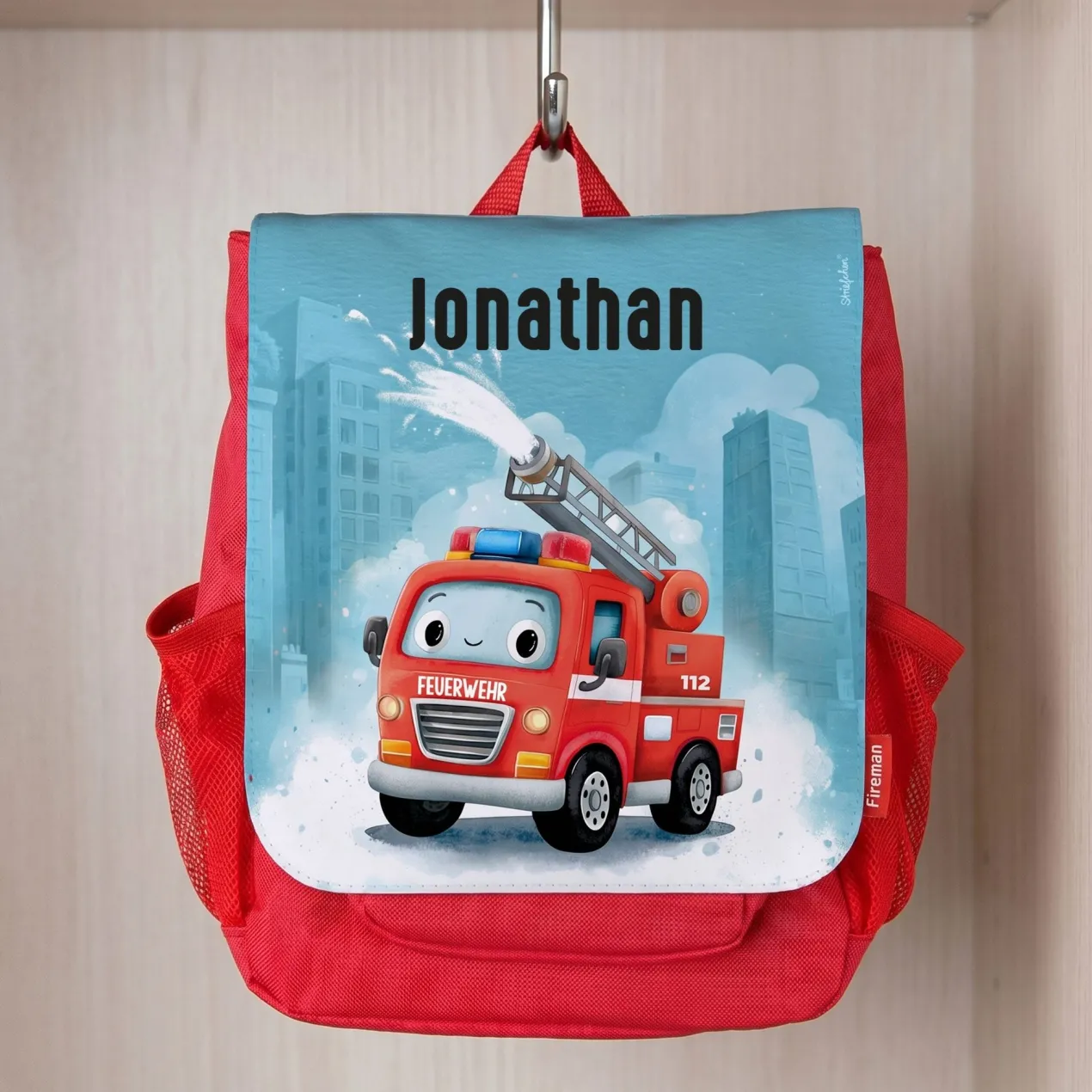 Kindergarten Rucksack in Rot mit Feuerwehr Motiv & Name | Persönliches Geschenk für Jungen & Mädchen