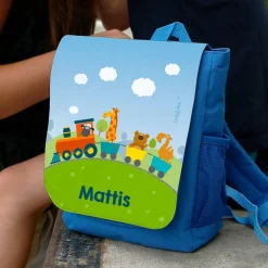 Kinderrucksack mit bunter Eisenbahn und Name