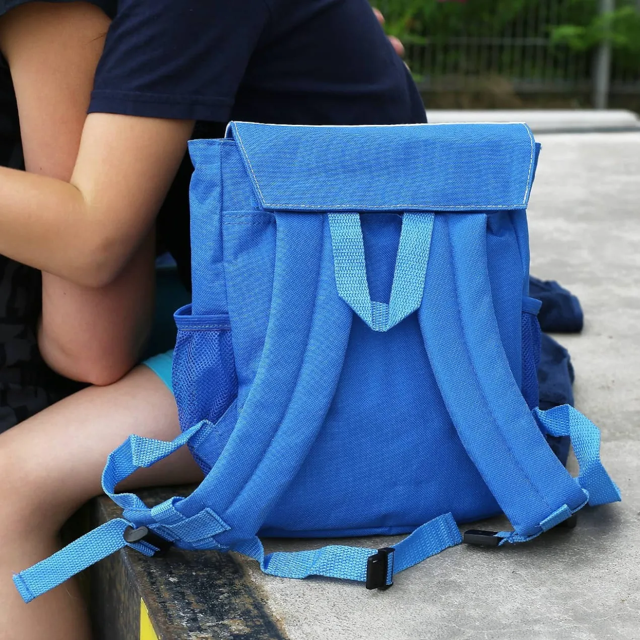 Kinderrucksack mit grünem Traktor und Name