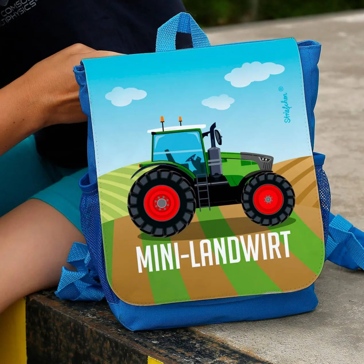Kinderrucksack mit grünem Traktor und Name