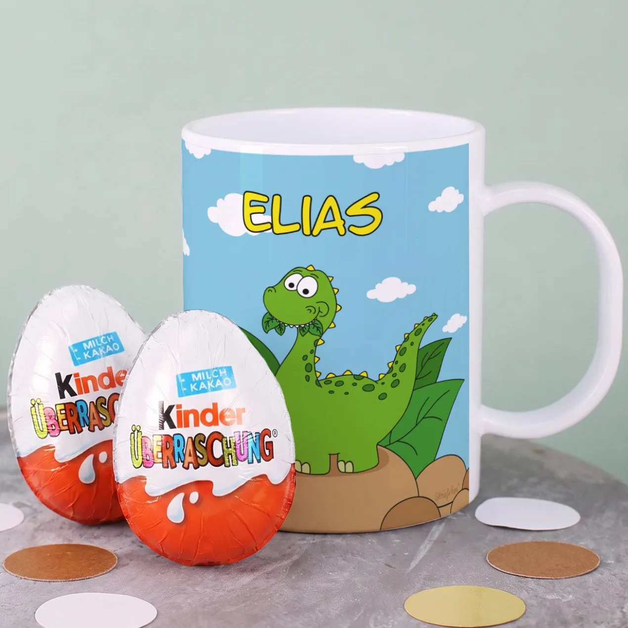 Kindertasse aus Kunststoff mit kleinem Dino und Ihrem Namen