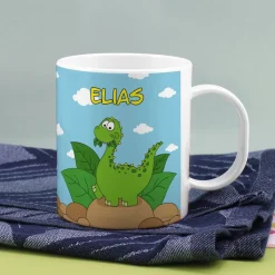 Kindertasse aus Kunststoff mit kleinem Dino und Ihrem Namen