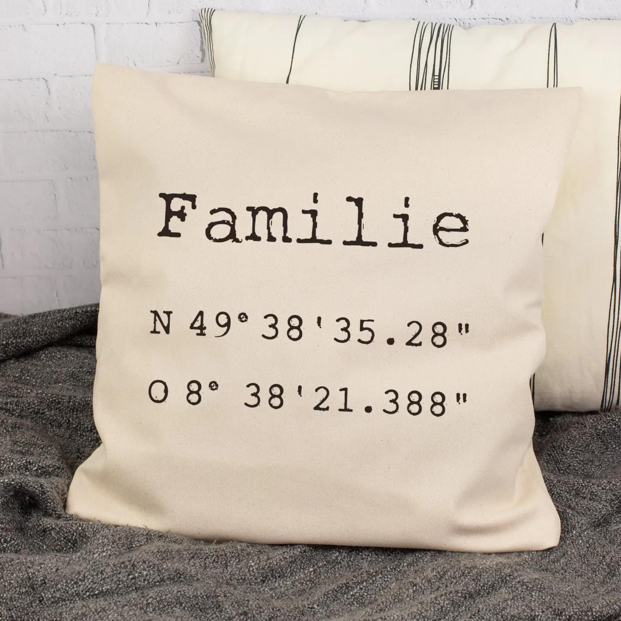 Kissen mit Koordinaten & Wunschtext personalisiert | Geschenk zum Hausbau & Einzug für Wohnung
