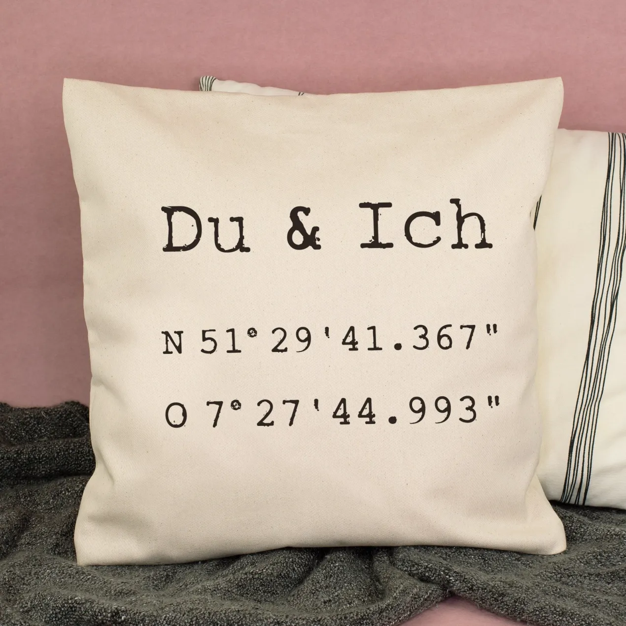 Kissen mit Koordinaten & Wunschtext personalisiert | Geschenk zum Hausbau & Einzug für Wohnung