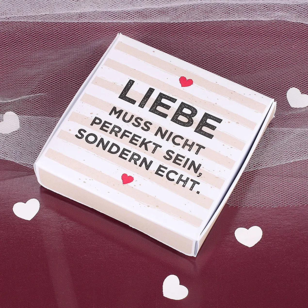 Kleine Geschenkbox aus Papier in verschiedenen Designs für Geld oder Gutscheine