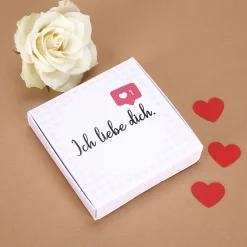 Kleine Geschenkbox aus Papier in verschiedenen Designs für Geld oder Gutscheine