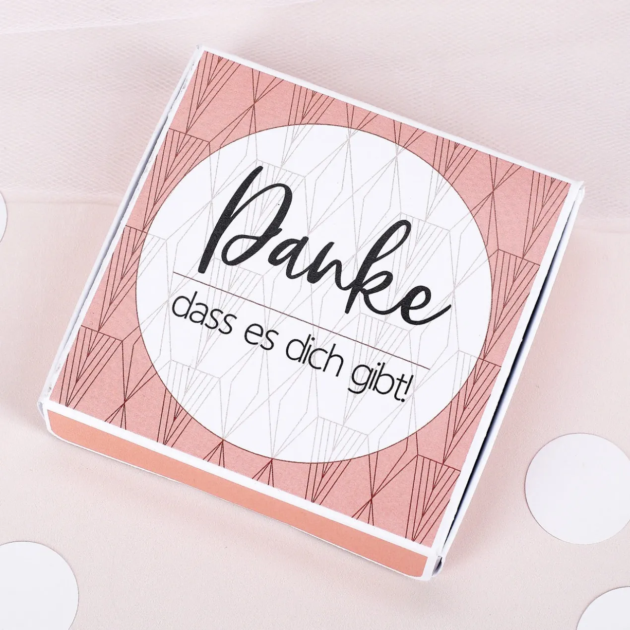 Kleine Geschenkbox aus Papier in verschiedenen Designs für Geld oder Gutscheine