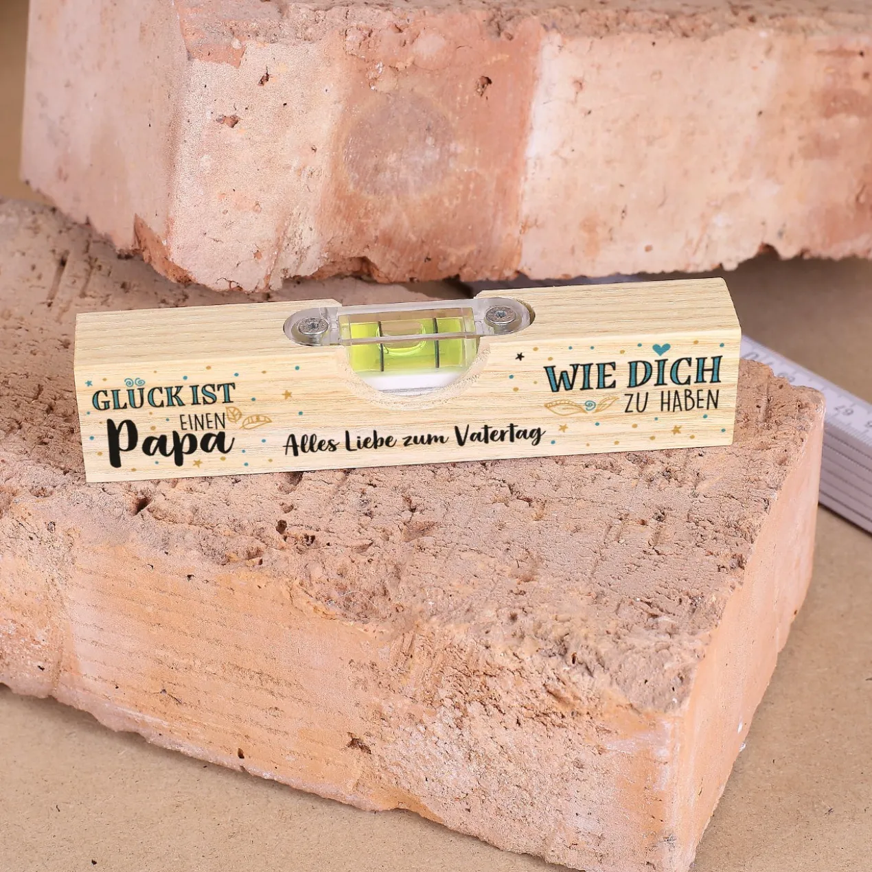 Kleine Holzwasserwaage für den besten Papa mit Ihrem Wunschaufdruck