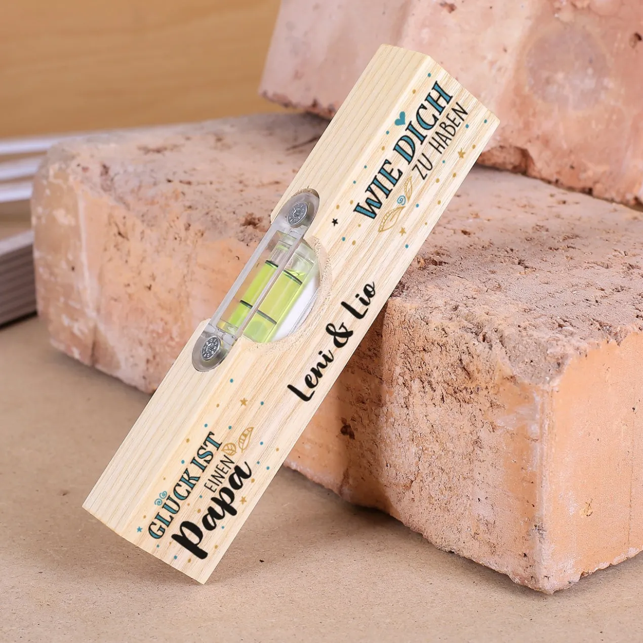 Kleine Holzwasserwaage für den besten Papa mit Ihrem Wunschaufdruck