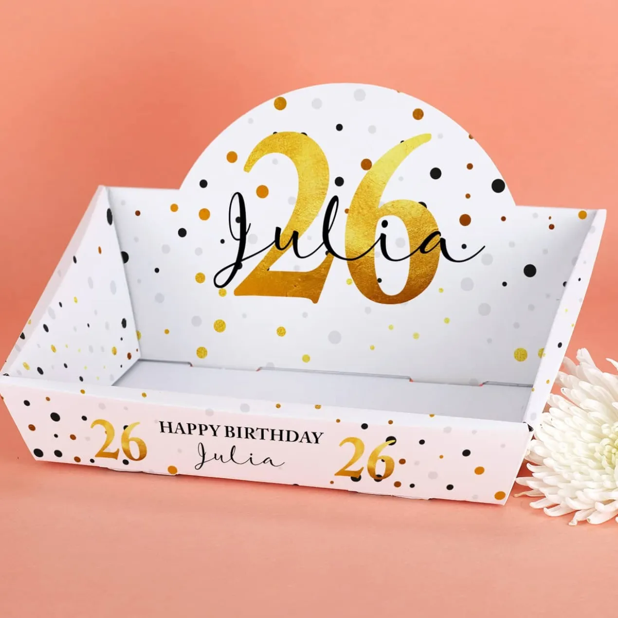 Kleiner Geschenkkorb aus Pappe zum Geburtstag mit Personalisierung