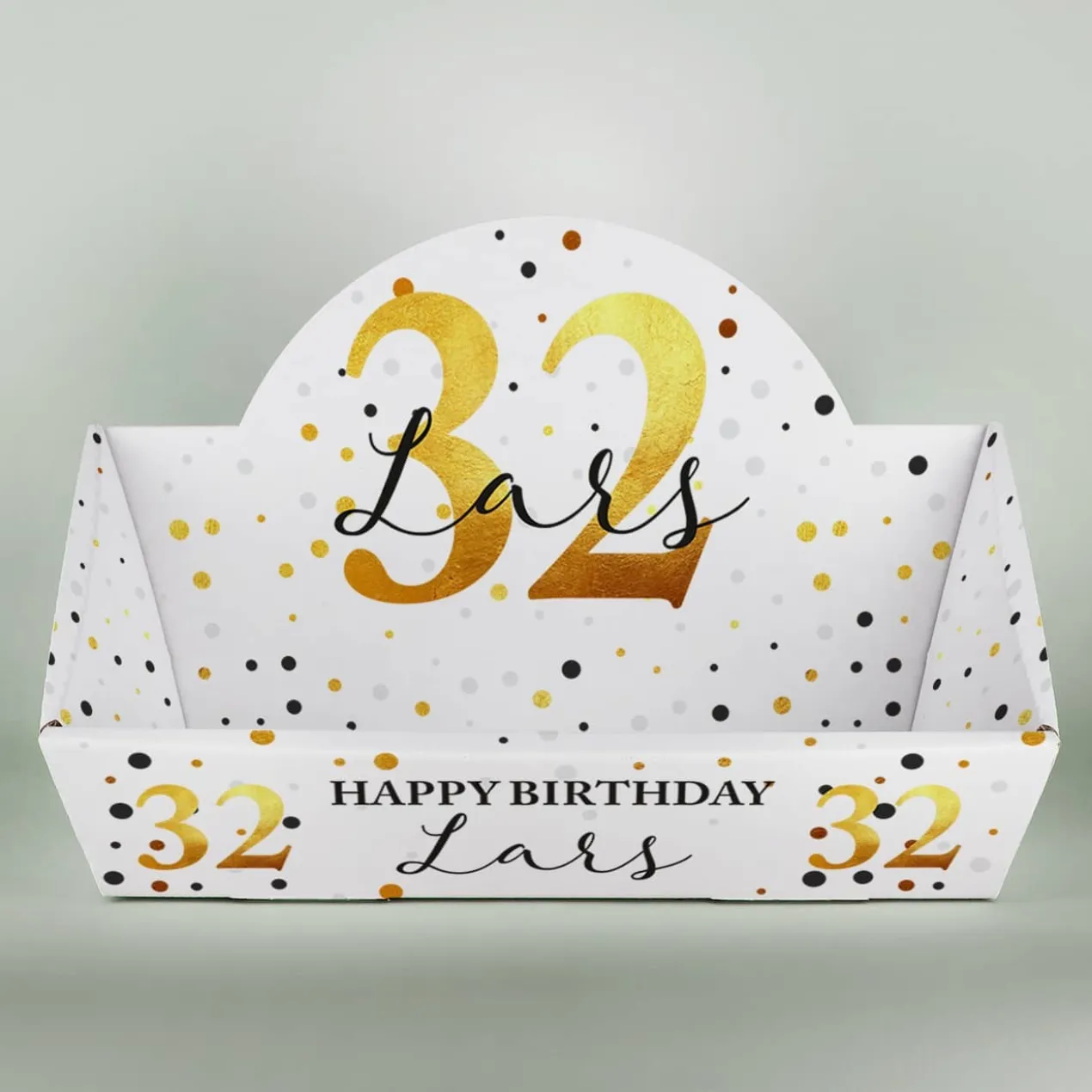 Kleiner Geschenkkorb aus Pappe zum Geburtstag mit Personalisierung