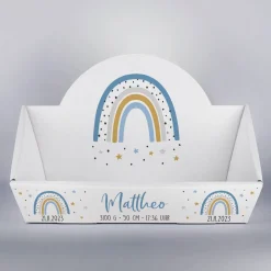 Kleiner Geschenkkorb mit Regenbogenmotiv zur Geburt in rosa oder blau - wahlweise gefüllt