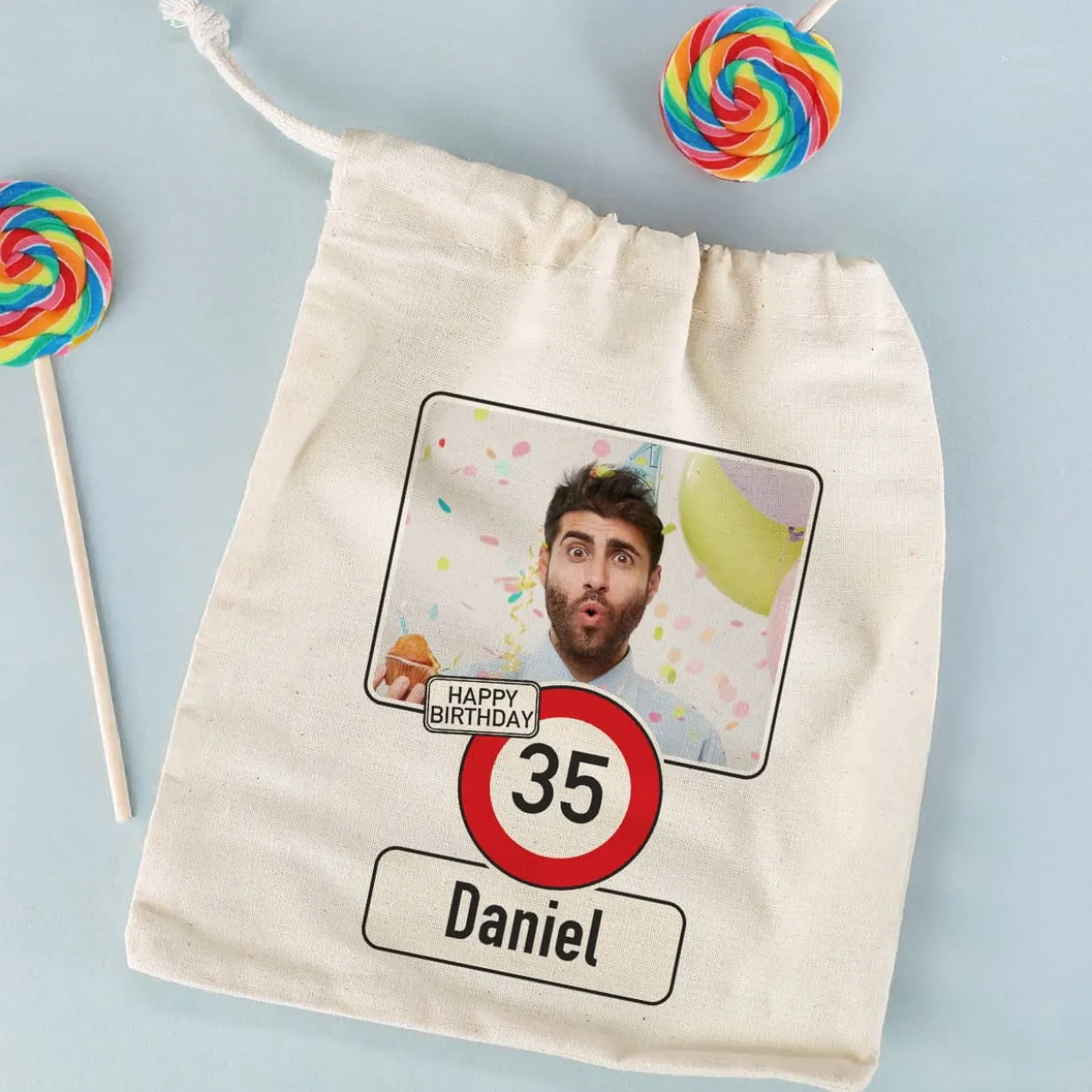 Kleiner Geschenksack zum Geburtstag mit Verkehrszeichen, Foto, Alter & Name