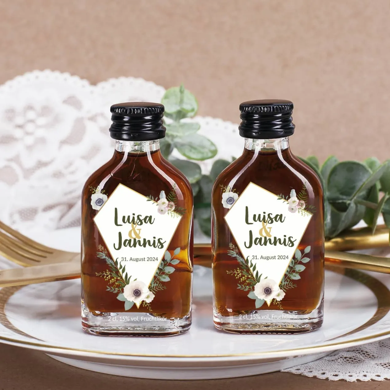 Kleiner Schnaps zum Polterabend oder zur Hochzeit mit Namen und Datum bedruckt