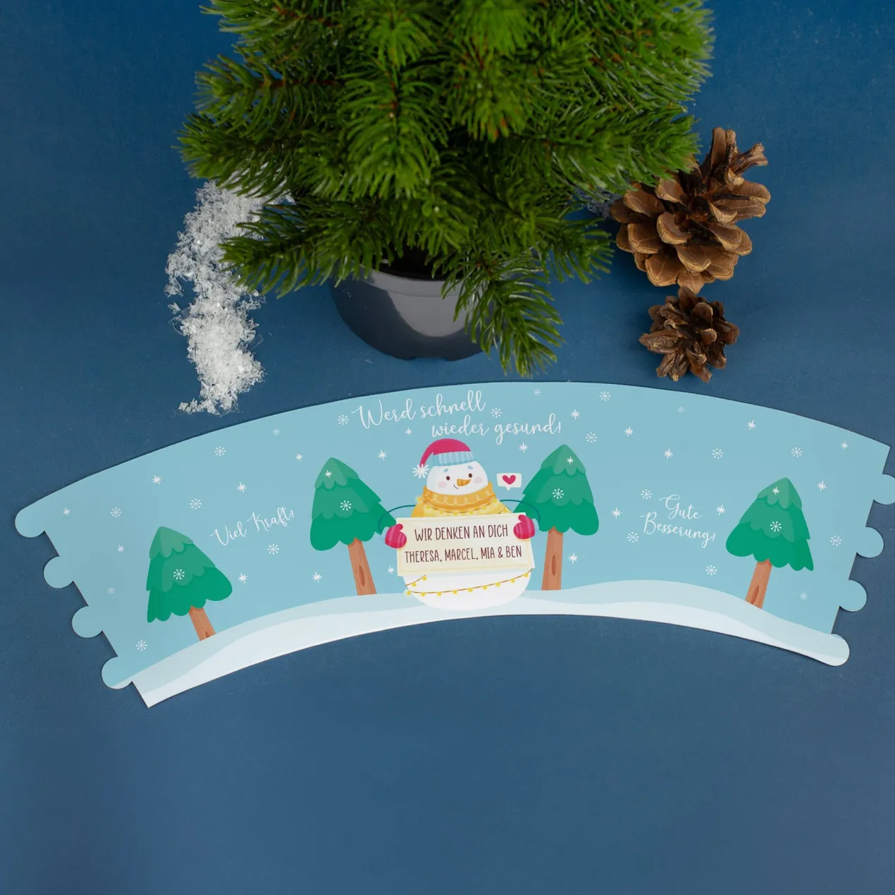 Kleiner Weihnachtsbaum personalisiert mit Wunschtext und 'Werd schnell wieder gesund' Motiv | Deko