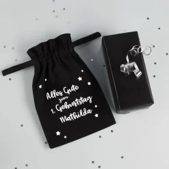 Kleines Stoffsäckchen als Geschenkverpackung zum Geburtstag
