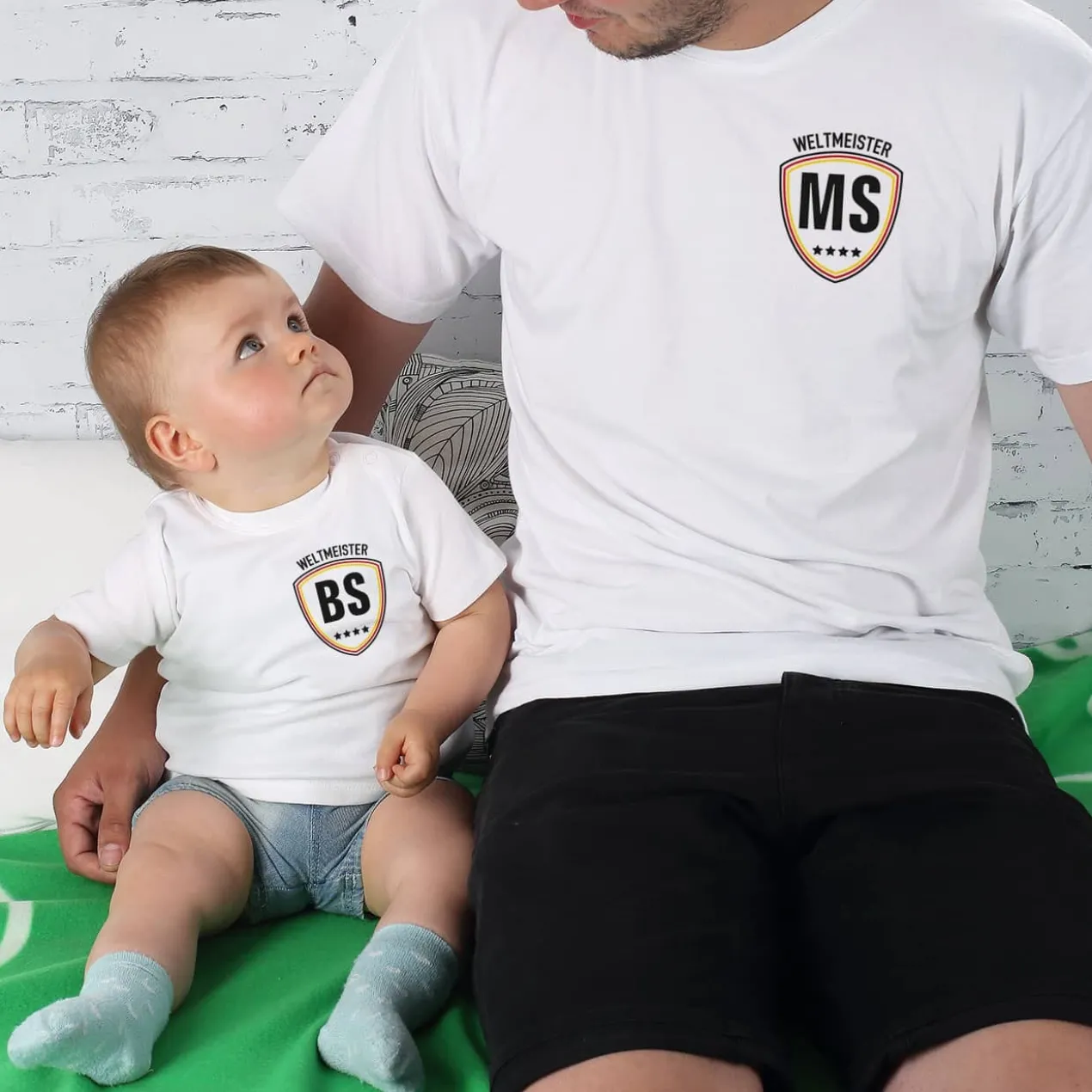 Kleine und Große Fußballhelden T-Shirts im Partnerlook für Vater und Sohn
