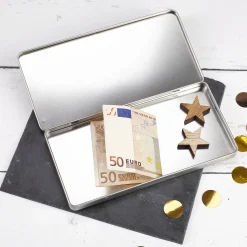 Kleine Weihnachtswichtelei - flache Geschenkdose aus Blech mit Name personalisiert