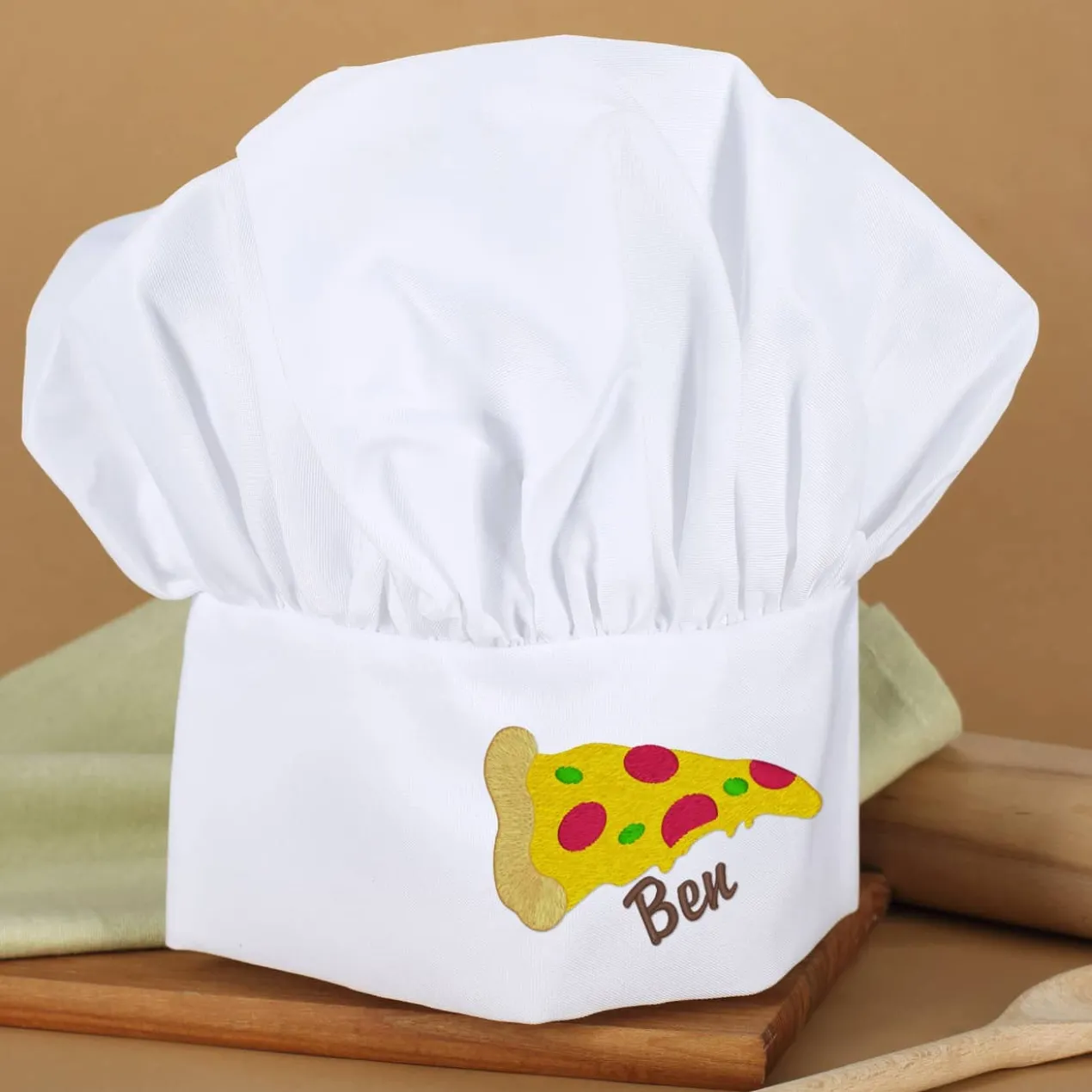 Kochmütze mit Pizza und Name bestickt