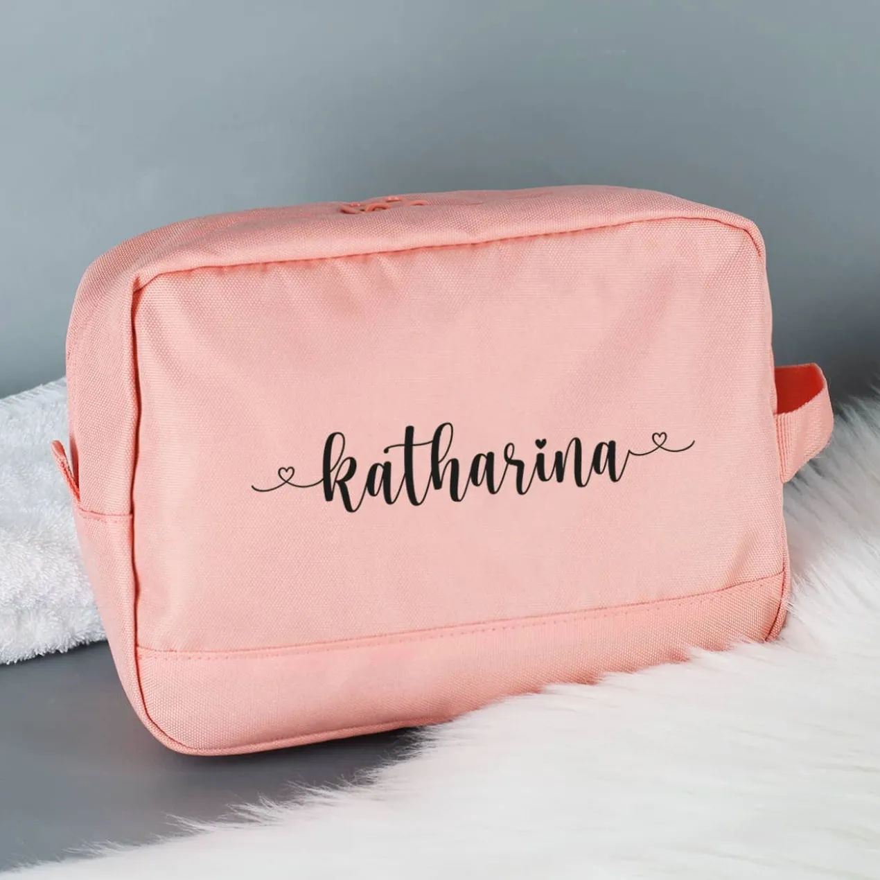 Kulturbeutel in Schwarz, Navy oder Rosa mit Namensaufdruck