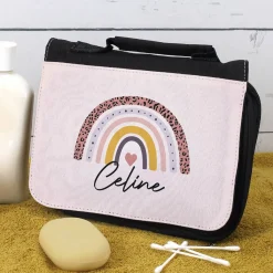 Kulturtasche mit Regenbogen-Motiv und Name