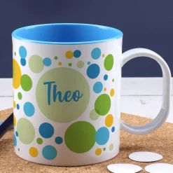 Kunststofftasse mit Punkten für Jungen