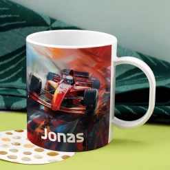 Kunststofftasse mit Rennwagen und Wunschname bedruckt