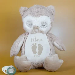 Kuscheltier Eule mit Babyfüßchen | Personalisiert mit Name & Datum zur Geburt & Taufe | Farbauswahl