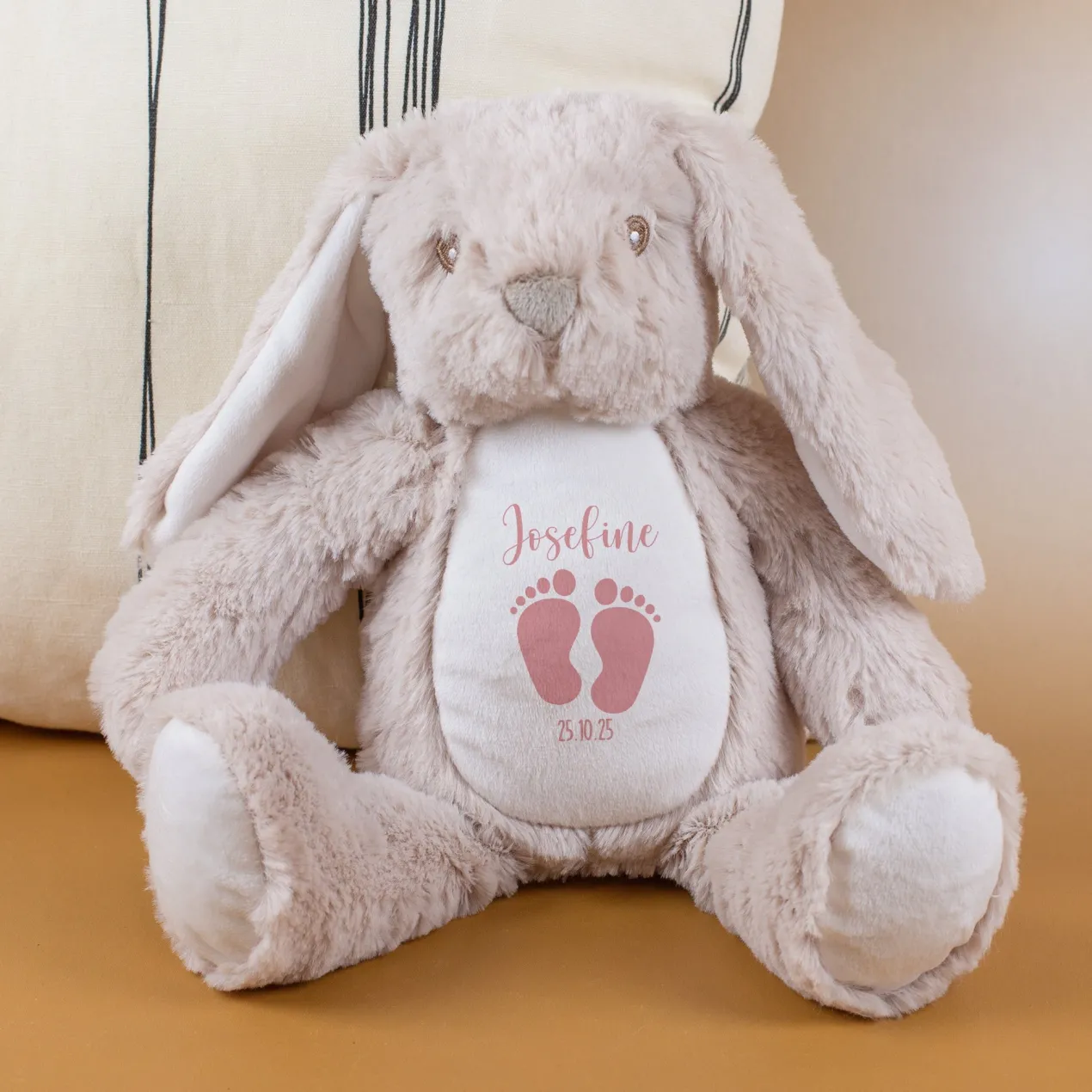 Kuscheltier Hase mit Babyfüßchen | Personalisiert mit Name & Datum zur Geburt & Taufe | Farbauswahl