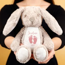 Kuscheltier Hase mit Babyfüßchen | Personalisiert mit Name & Datum zur Geburt & Taufe | Farbauswahl