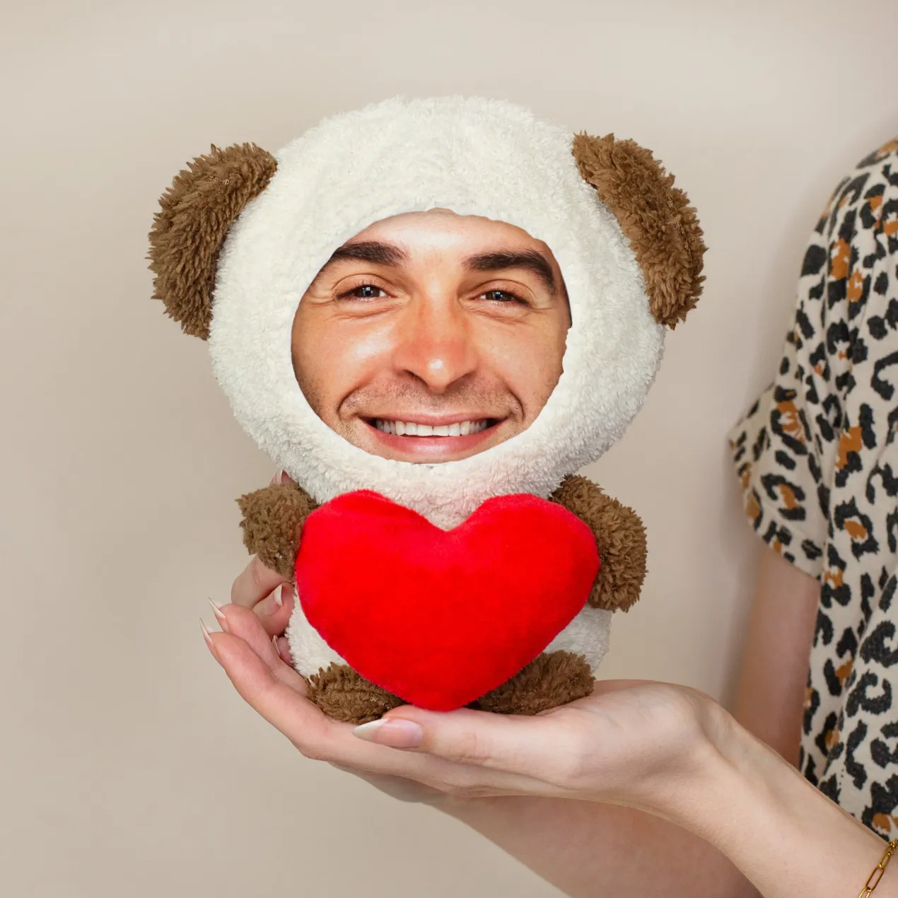 Kuscheltier personalisiert mit Foto Gesicht | Teddy mit Herz als lustiges Geschenk