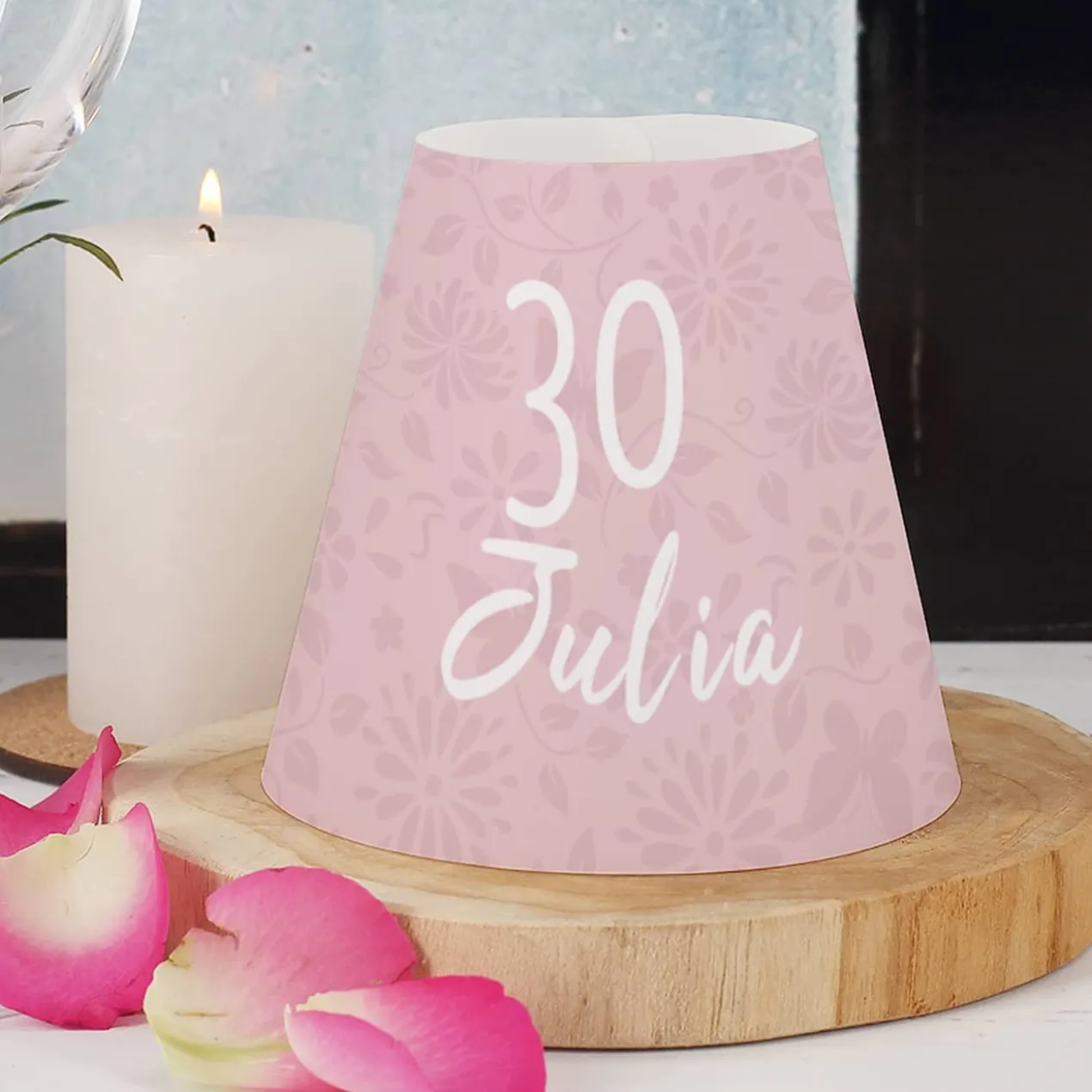 Lampenschirm für Weingläser als Geburtstagsdeko in rosa