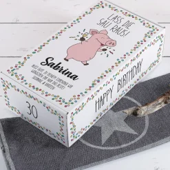 Lass die Sau raus! - Geschenkset zum Geburtstag mit nachhaltigem Biorebe Wein und Weinglas