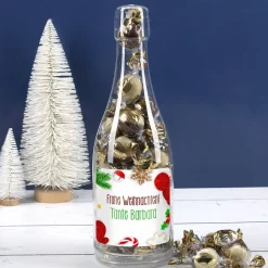 Leckere Pralinen in weihnachtlicher Flasche