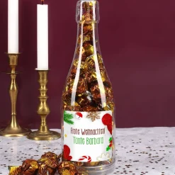 Leckere Pralinen in weihnachtlicher Flasche