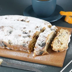 Leckerer Rosinenstollen als Weihnachtsgeschenk mit personalisierbarer Geschenkverpackung