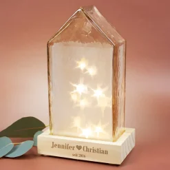 LED-Dekohaus von Leonardo – personalisiert mit Namen & Datum | Geschenk zur Hochzeit & Valentinstag