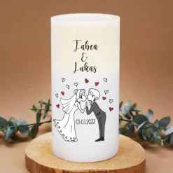 LED Echtwachskerze zur Hochzeit mit Brautpaar, Namen und Datum