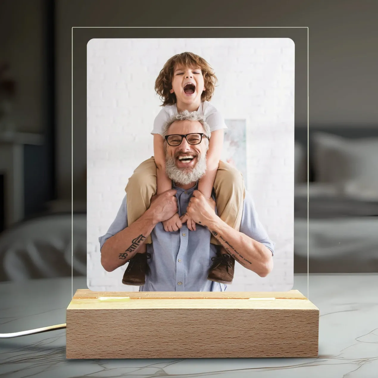 LED-Fotolampe personalisiert mit eigenem Lieblingsbild | Acrylglas & Holz
