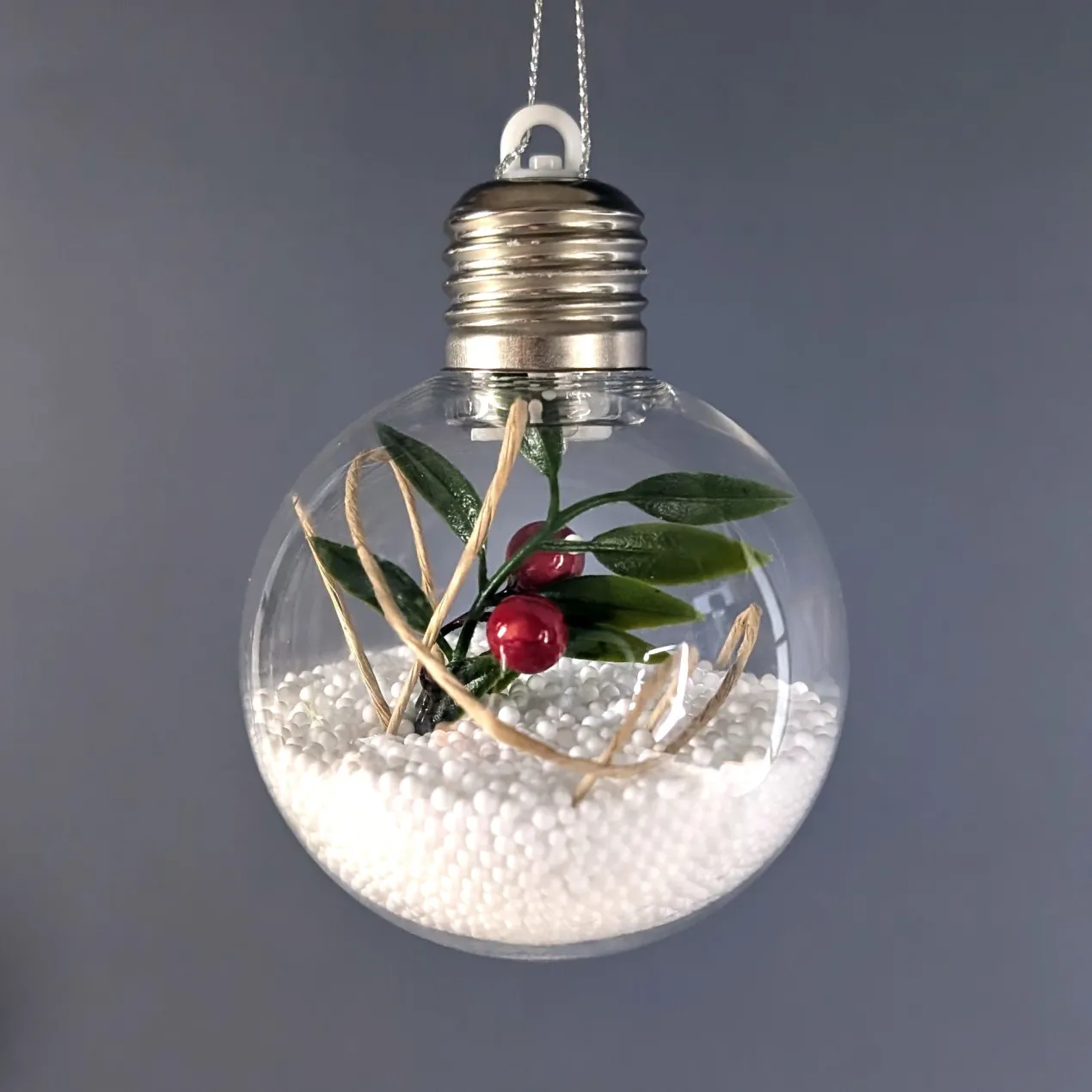 LED Weihnachtskugeln mit Schnee und Zweig in 3 Formen