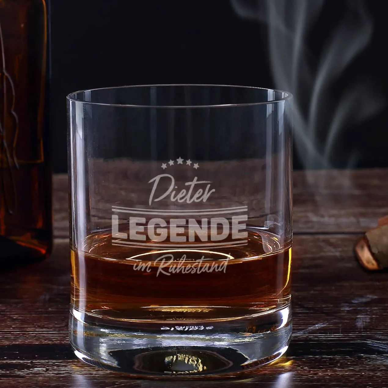 Legende im Ruhestand - graviertes Whiskyglas mit Name