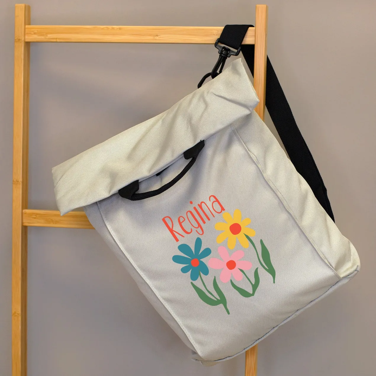 Leichter 2-in-1 Rucksack personalisiert mit Name und Blumen | Geschenk für Frauen, Wandern & Urlaub