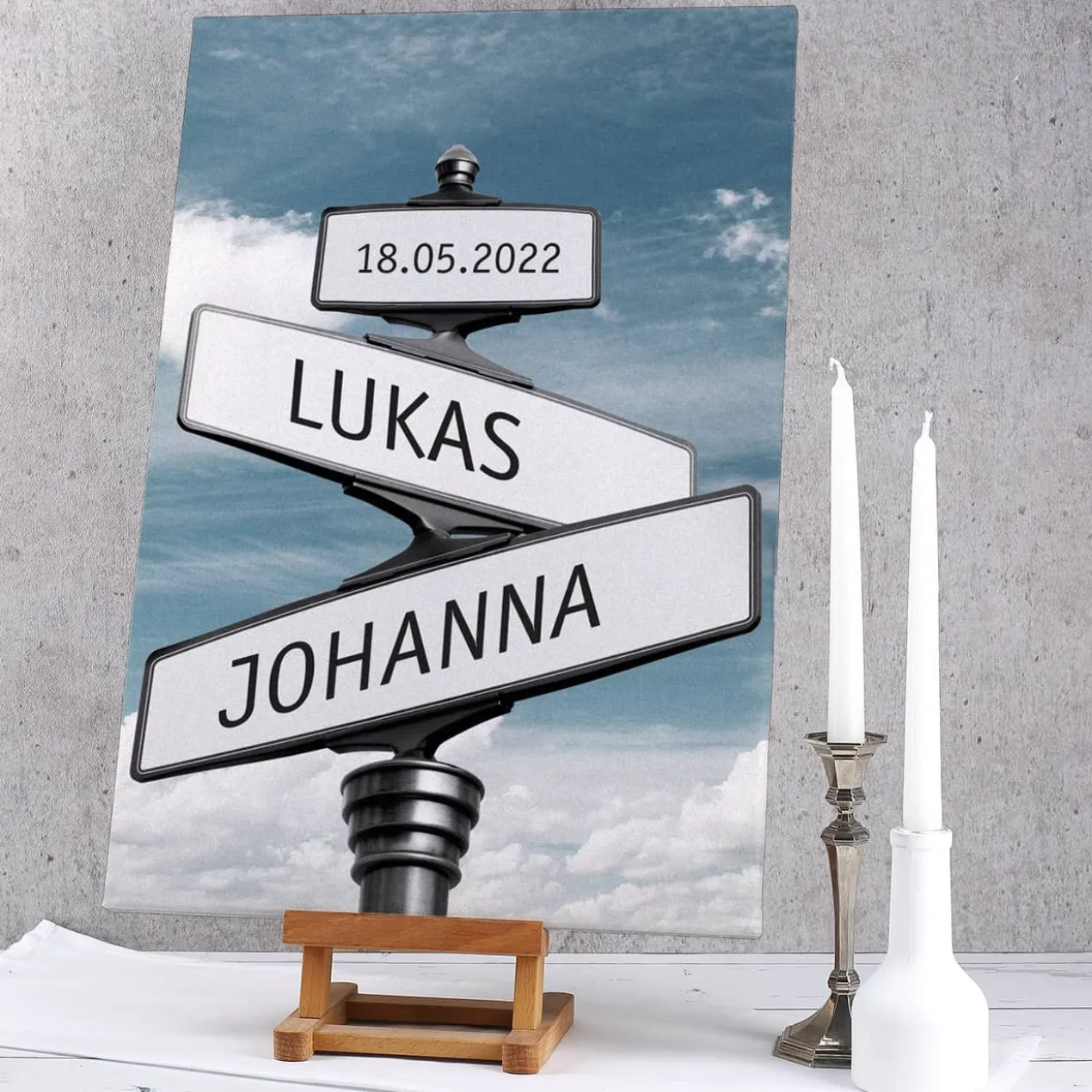 Leinwand zur Hochzeit mit Straßenschildern und Namen