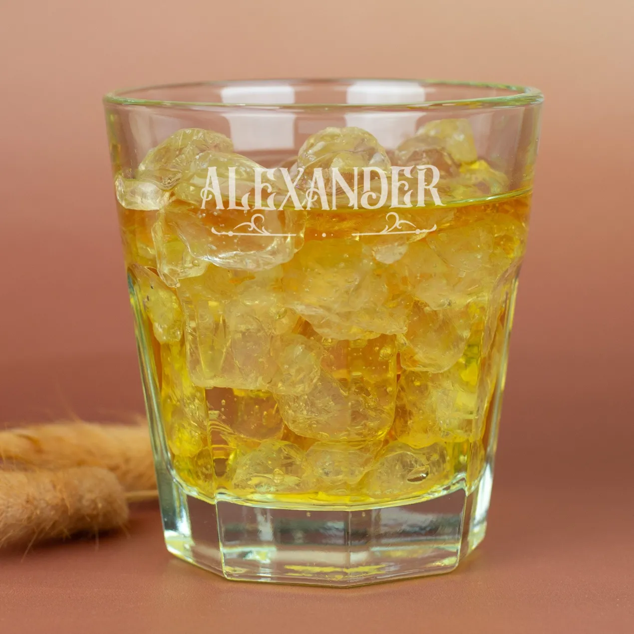 Leonardo Trinkglas mit Gravur von Name & Ornamentmotiv | Personalisiertes Glas als Geschenk