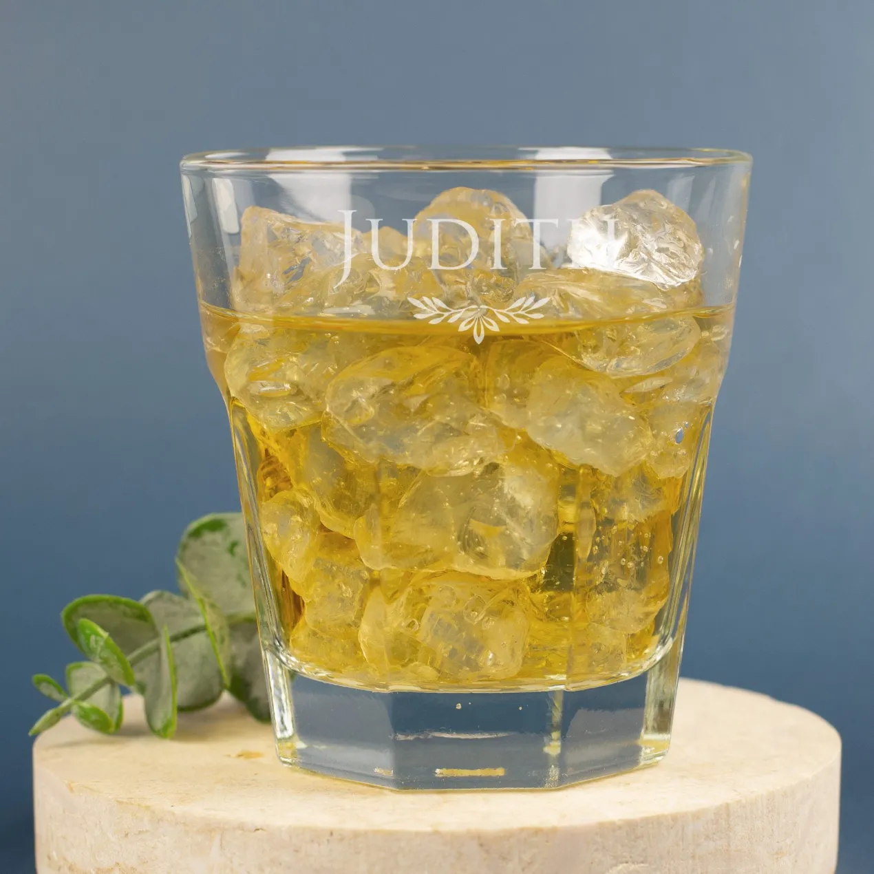Leonardo Trinkglas mit Gravur von Name & Ornament | Personalisiertes Glas für Getränke & Desserts