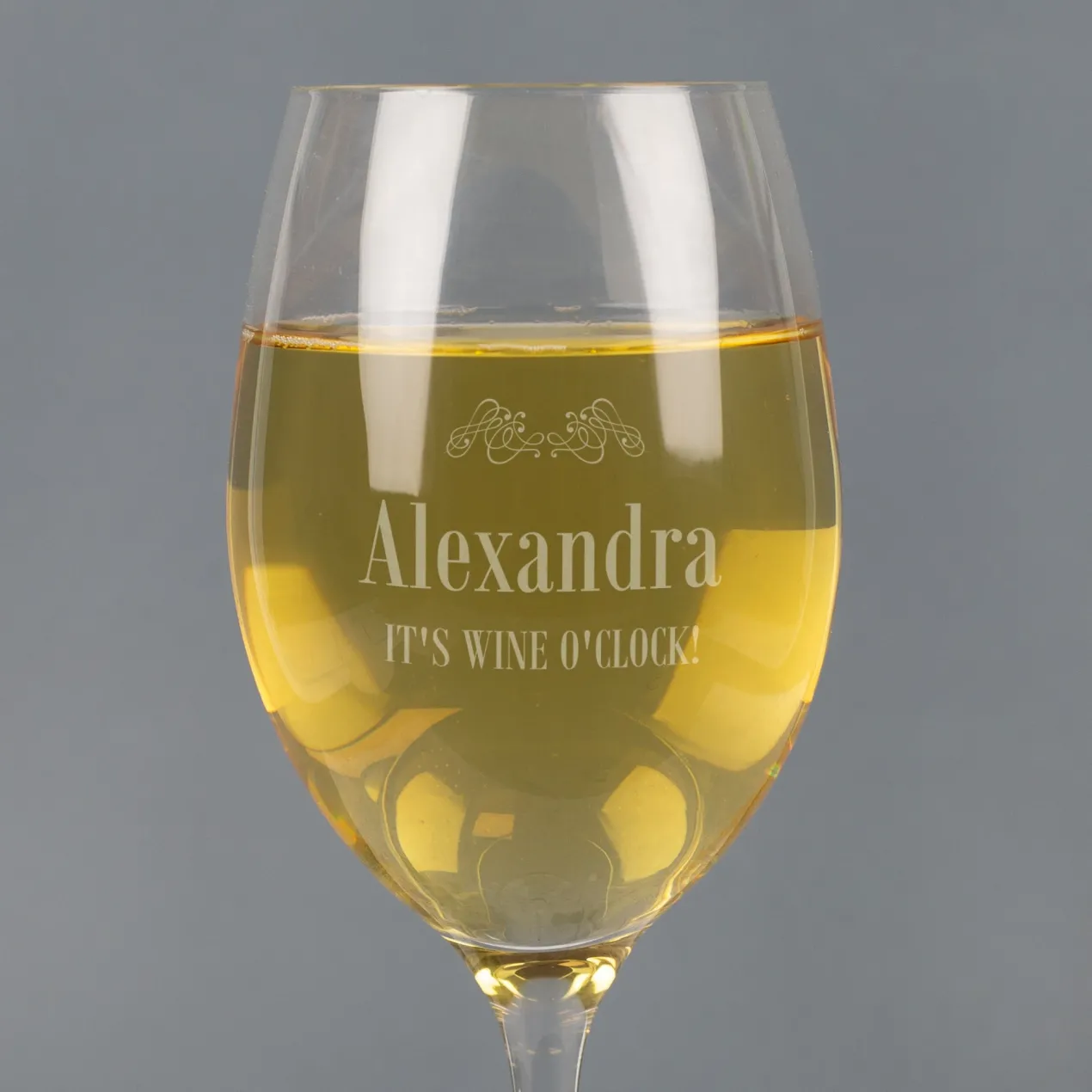 Leonardo Weißweinglas mit Gravur - It’s Wine O’Clock! & Name | Personalisiertes Geschenk