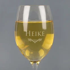 Leonardo Weißweinglas mit Ornament & Namensgravur | Personalisiertes Geschenk für Weinliebhaber