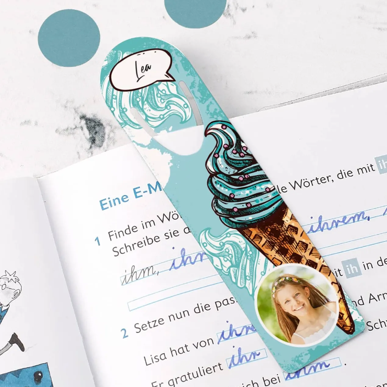Lesezeichen mit Foto, Name und sommerlichem Eismotiv in mint