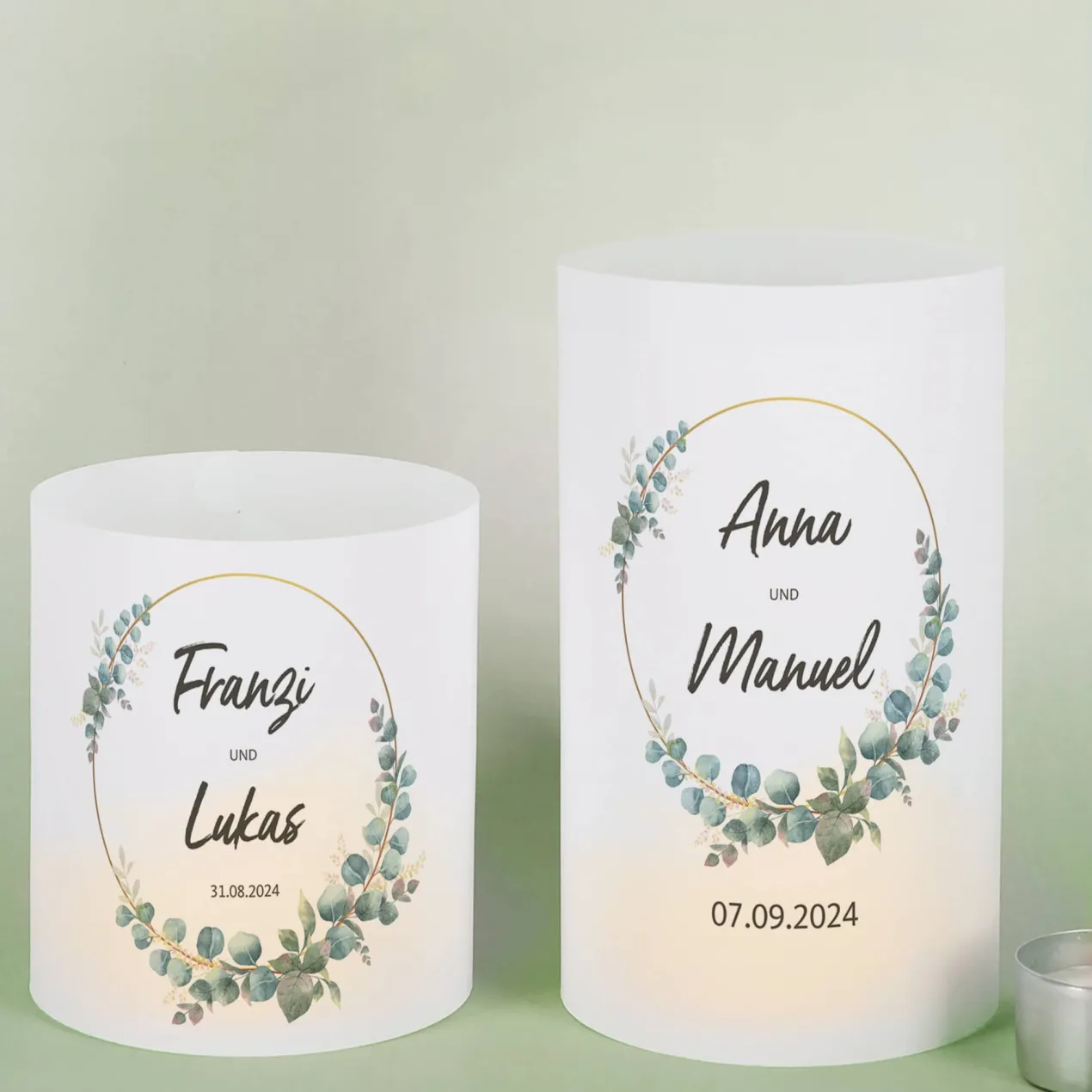 Lichthüllen zur Hochzeit mit Eukalyptus-Motiv, Namen und Datum, 2 Größen