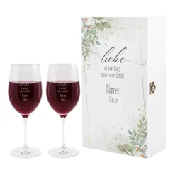 Liebe ist kein Wort, sondern ein Gefühl - Geschenkbox zur Hochzeit mit zwei gravierten Weingläsern